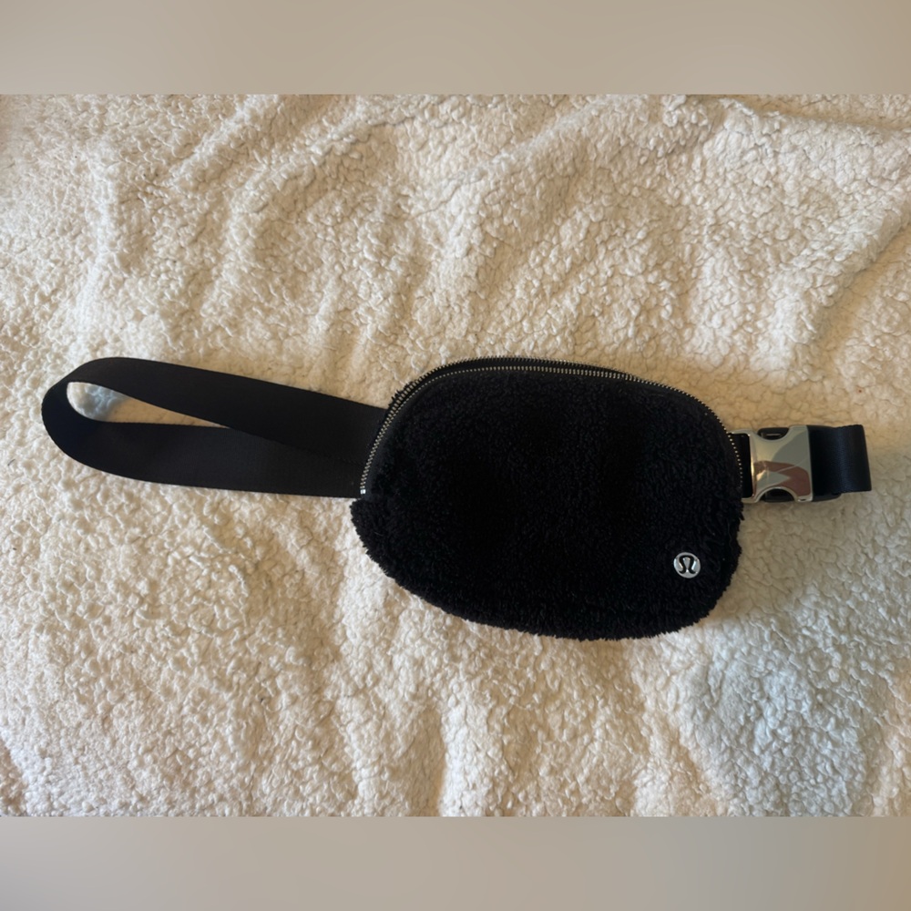 Lululemon Black Sherpa Belt Bag
